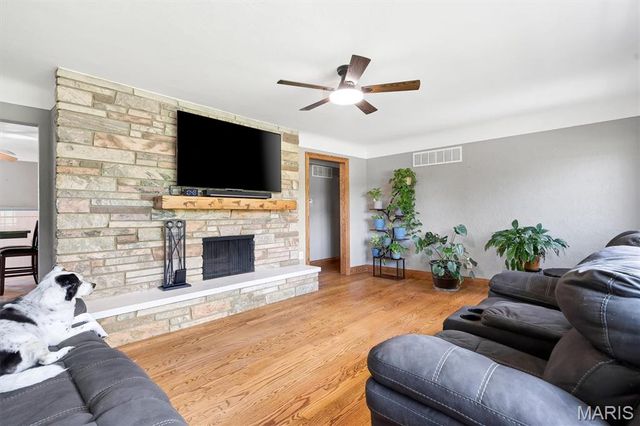2948 Yaeger Road, St Louis, MO 63129