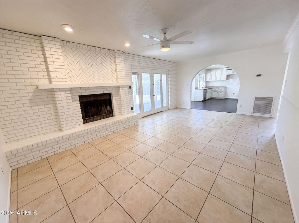 2608 S MOLLERA --, Mesa, AZ 85210 — photo 3