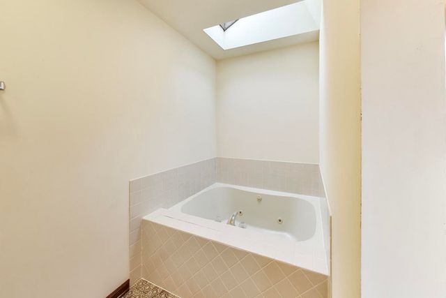 1648 Brentford Drive, Naperville, IL 60563