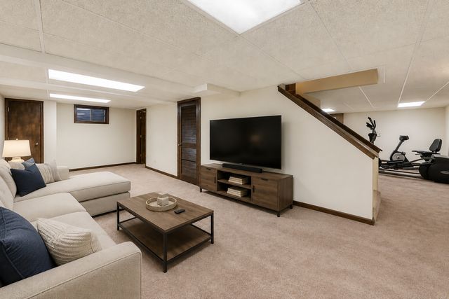 1648 Brentford Drive, Naperville, IL 60563
