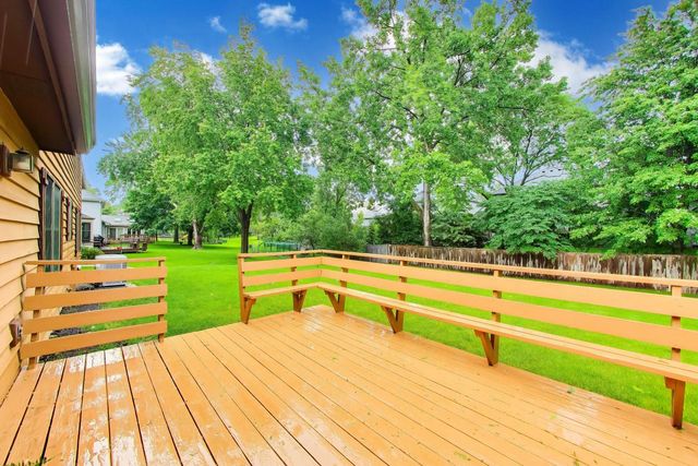 1648 Brentford Drive, Naperville, IL 60563