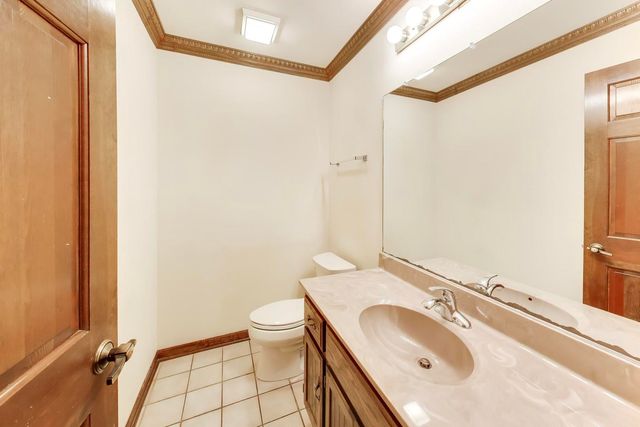 1648 Brentford Drive, Naperville, IL 60563