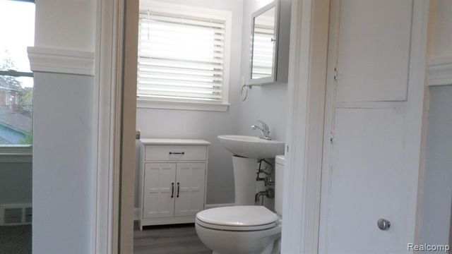 22463 Nevada Avenue, Eastpointe, MI 48021