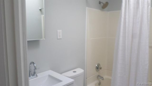 22463 Nevada Avenue, Eastpointe, MI 48021