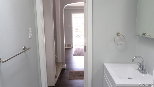 22463 Nevada Avenue, Eastpointe, MI 48021