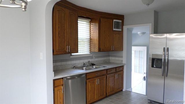 22463 Nevada Avenue, Eastpointe, MI 48021