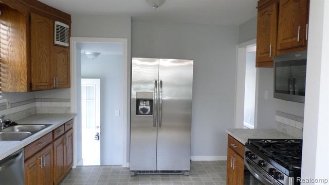 22463 Nevada Avenue, Eastpointe, MI 48021