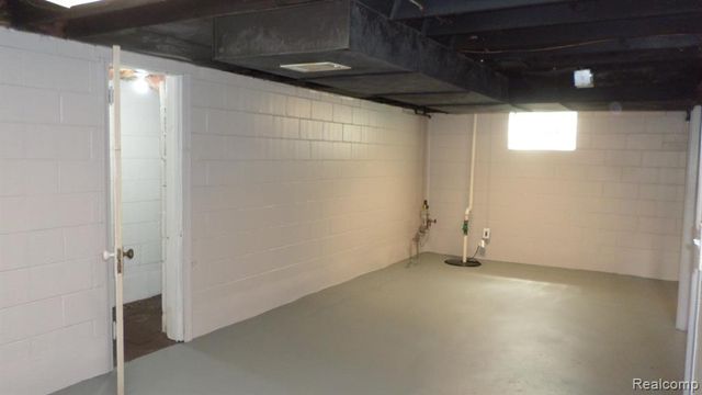 22463 Nevada Avenue, Eastpointe, MI 48021