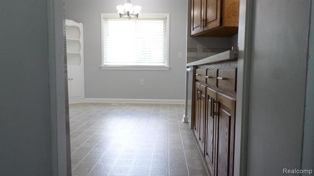 22463 Nevada Avenue, Eastpointe, MI 48021