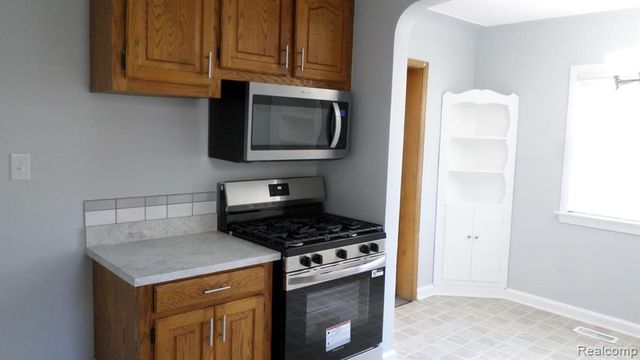 22463 Nevada Avenue, Eastpointe, MI 48021