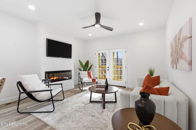 1902 Woodbine Ave, Knoxville, TN 37917