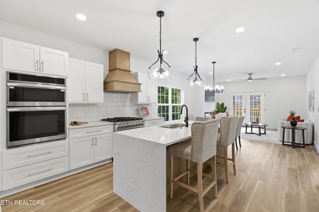 1902 Woodbine Ave, Knoxville, TN 37917