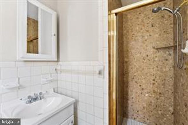 406 STANTON RD, Wilmington, DE 19804