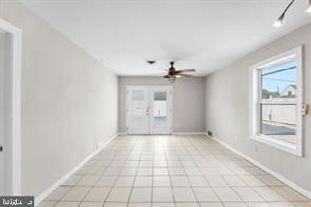 406 STANTON RD, Wilmington, DE 19804