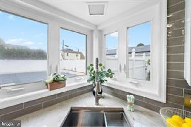 406 STANTON RD, Wilmington, DE 19804