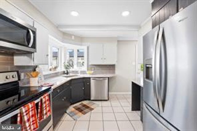 406 STANTON RD, Wilmington, DE 19804