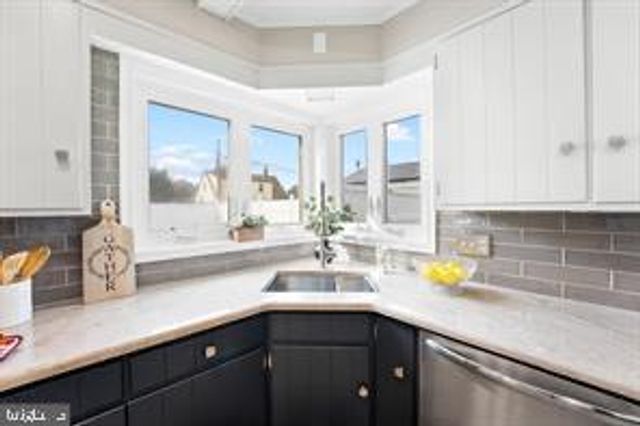 406 STANTON RD, Wilmington, DE 19804