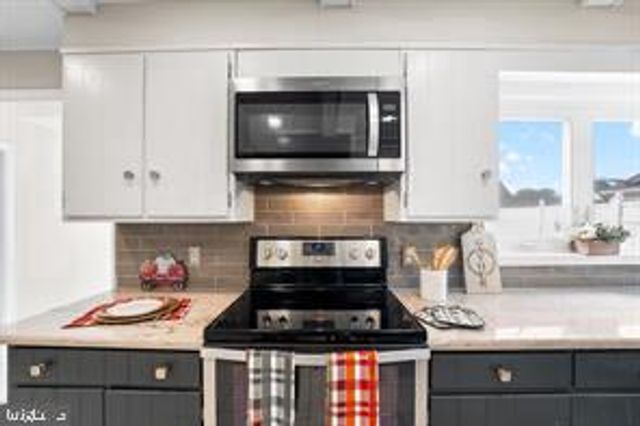 406 STANTON RD, Wilmington, DE 19804