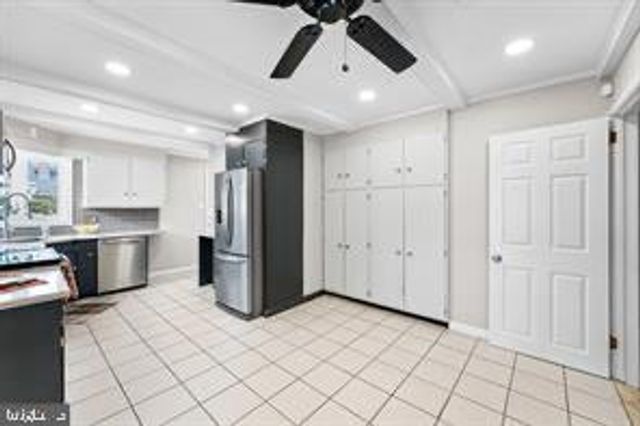 406 STANTON RD, Wilmington, DE 19804
