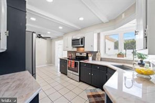 406 STANTON RD, Wilmington, DE 19804