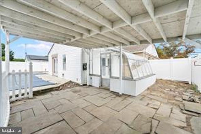 406 STANTON RD, Wilmington, DE 19804