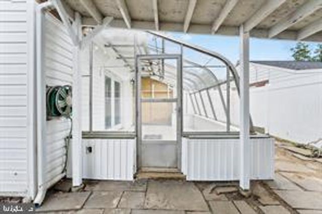 406 STANTON RD, Wilmington, DE 19804