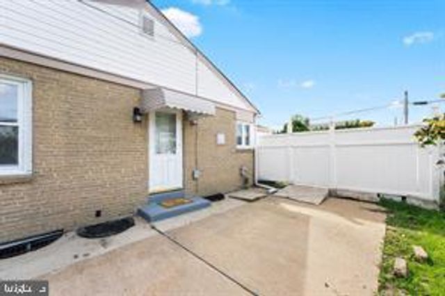 406 STANTON RD, Wilmington, DE 19804