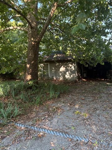 610 S Magnolia Avenue, Pottsboro, TX 75076
