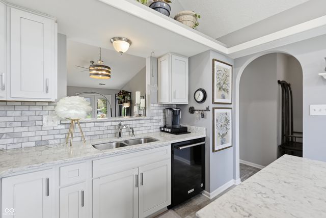 6468 Hunters Green Lane, Indianapolis, IN 46278