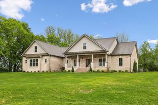 8020 Traditions Ln, Columbia, TN 38401
