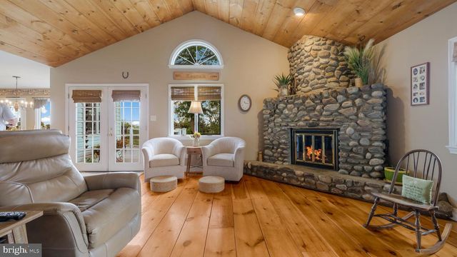 1701 BROAD ST, Perkasie, PA 18944