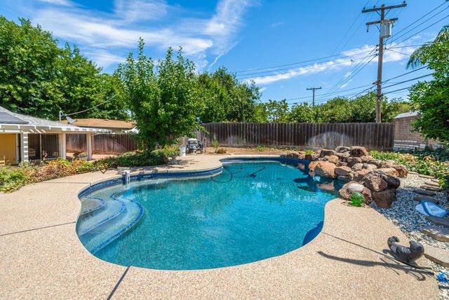 7136 Calvin Dr, Citrus Heights, CA 95621