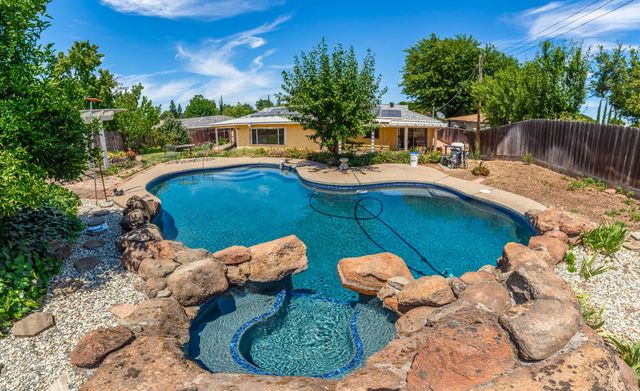 7136 Calvin Dr, Citrus Heights, CA 95621