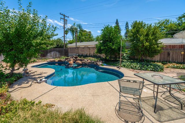 7136 Calvin Dr, Citrus Heights, CA 95621