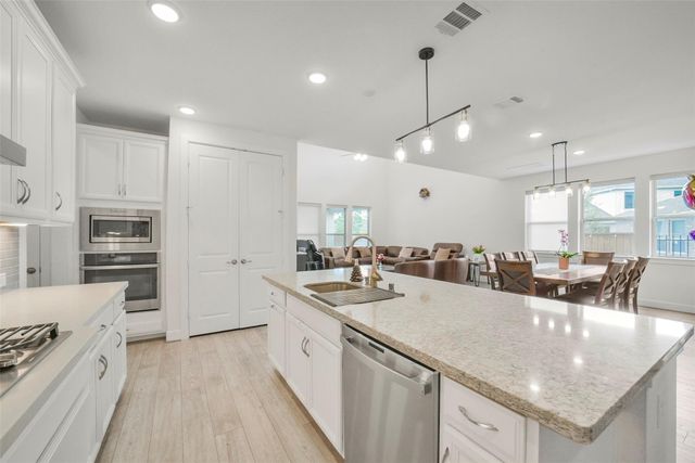 147 Renodes Garden Lane, Tomball, TX 77375