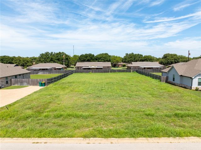 220 Fox Run Lane, Robinson, TX 76706