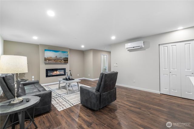 9592 7th Avenue SE, Everett, WA 98208