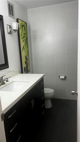 5300 Washington Street K223, Hollywood, FL 33021