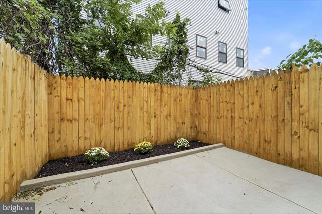 2057 N 9TH ST, Philadelphia, PA 19122