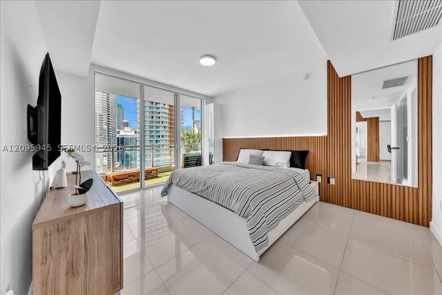 92 SW 3rd St 2802, Miami, FL 33130
