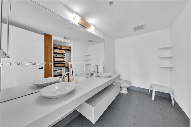 92 SW 3rd St 2802, Miami, FL 33130