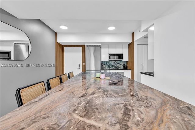 92 SW 3rd St 2802, Miami, FL 33130