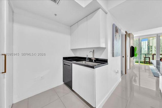 92 SW 3rd St 2802, Miami, FL 33130