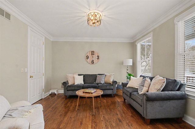 10 Riverbank Drive, Beverly Hills, MI 48025