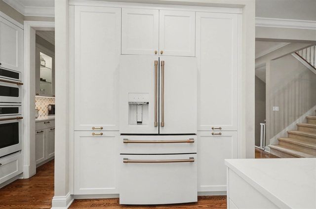 10 Riverbank Drive, Beverly Hills, MI 48025