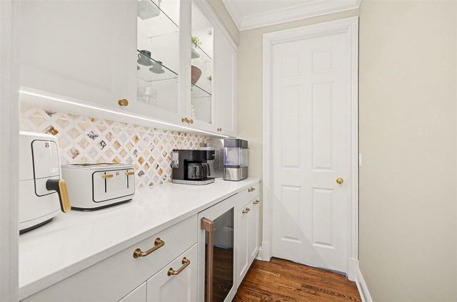 10 Riverbank Drive, Beverly Hills, MI 48025