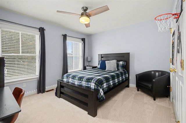 10 Riverbank Drive, Beverly Hills, MI 48025