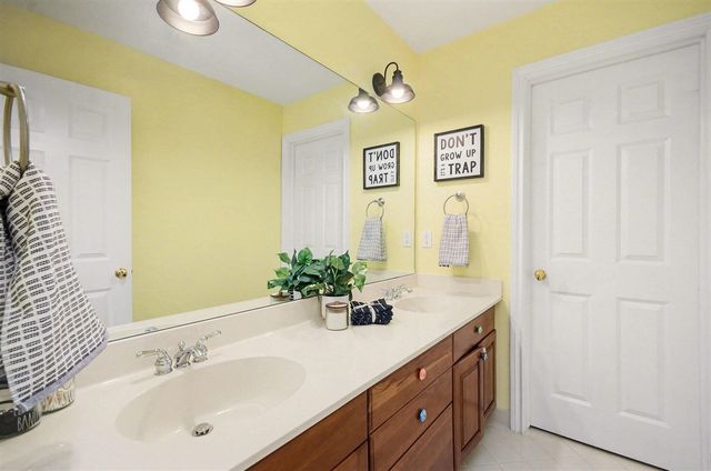 10 Riverbank Drive, Beverly Hills, MI 48025