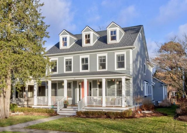 10 Riverbank Drive, Beverly Hills, MI 48025