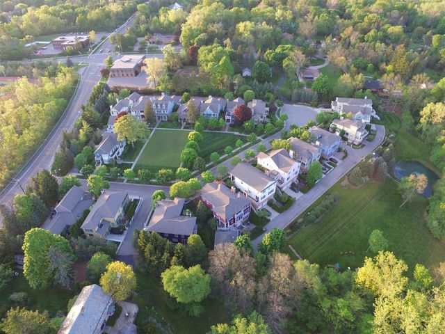 10 Riverbank Drive, Beverly Hills, MI 48025